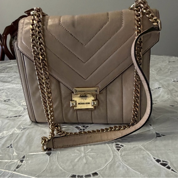 Michael Kors Quilted Chain Shoulder Bag | Beige/Nude | Gold Hardware - Picture 2 of 5
